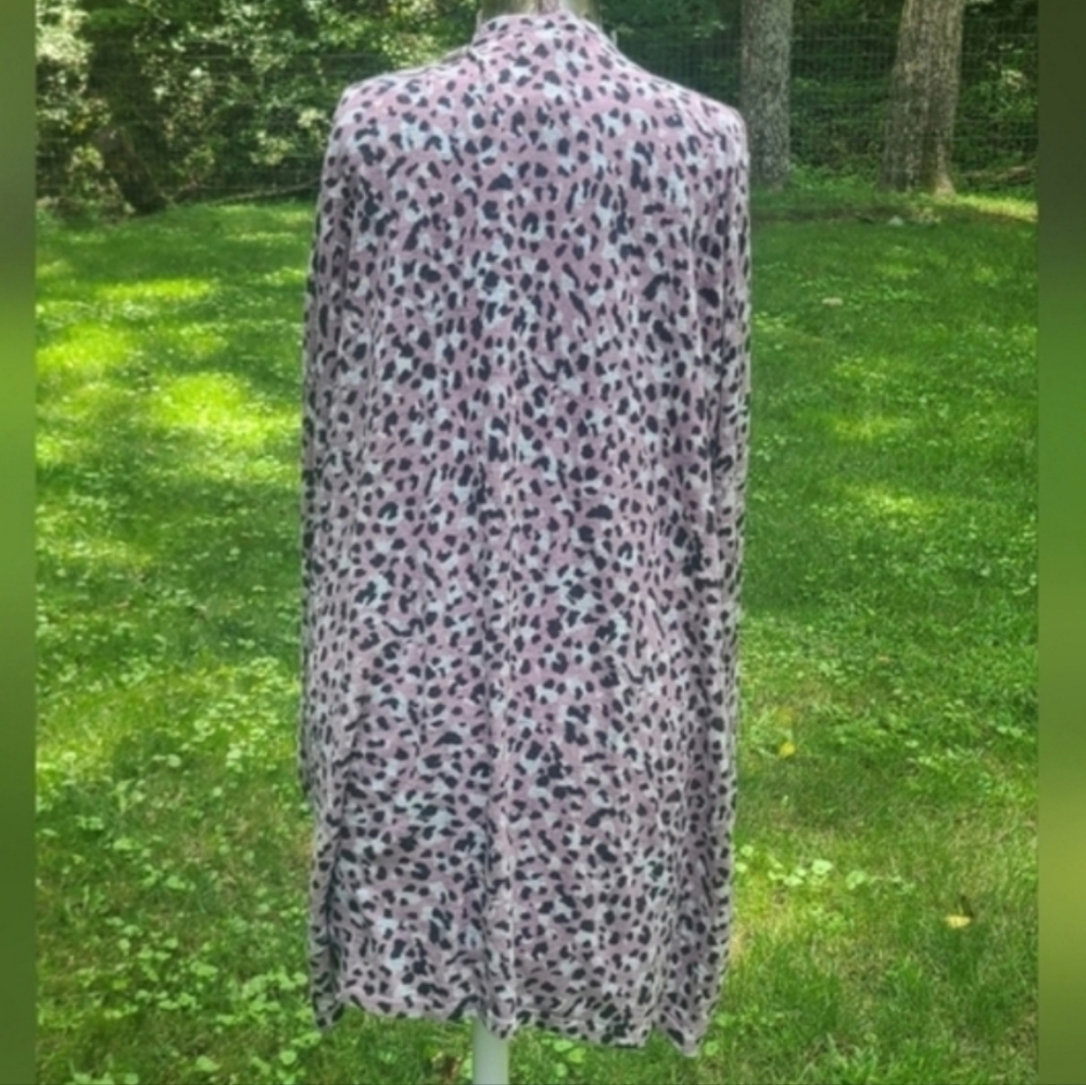 Torrid Womens Leopard Mauve Shadow Long Sleeve open Cardigan Size 2 2X 18-20 - Picture 2 of 7